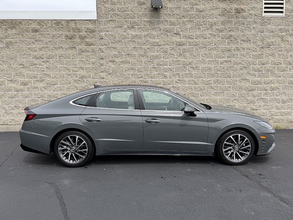 Used 2021 Hyundai SONATA Limited Limited Sedan