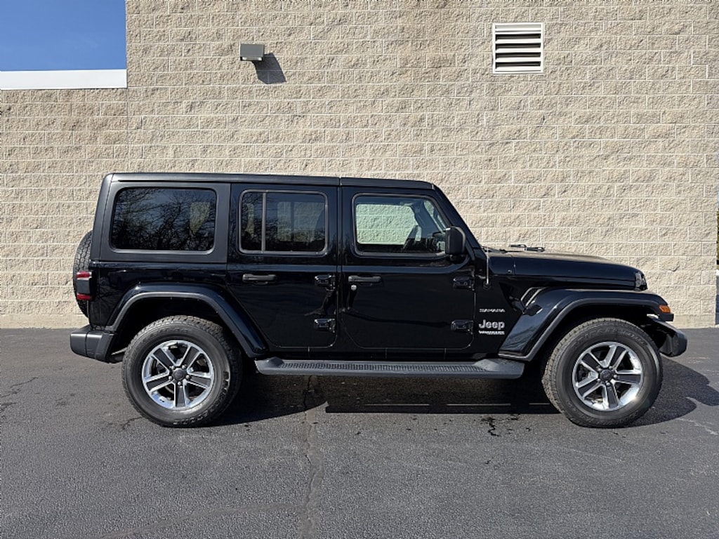 Used 2019 Jeep Wrangler Unlimited Sahara 4x4 Sahara SUV
