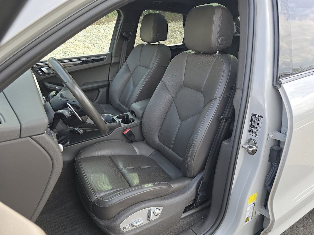 Used 2023 Porsche Macan T SUV