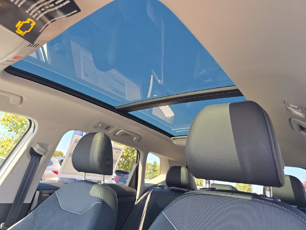 New 2027 Volkswagen Taos 1.5T SE Black SUV