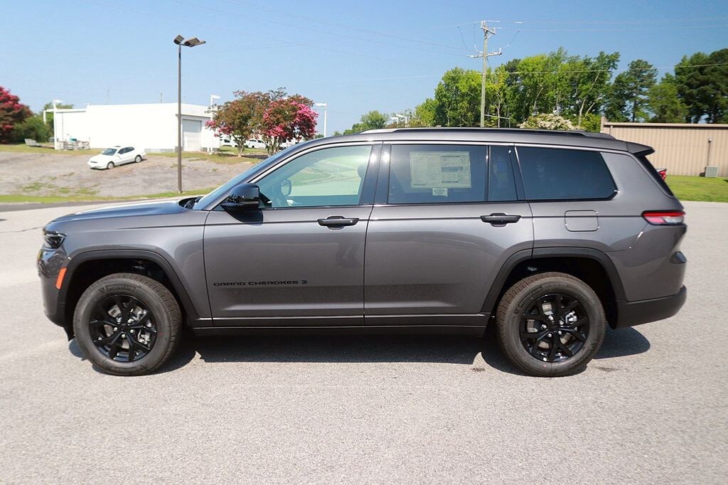 New 2026 Jeep Grand Cherokee L LAREDO ALTITUDE 4X4 Sport Utility