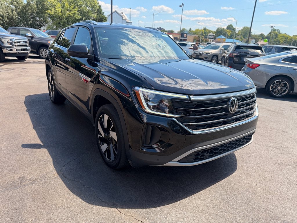 Used 2025 Volkswagen Atlas Cross Sport 2.0T SE w/Technology SUV