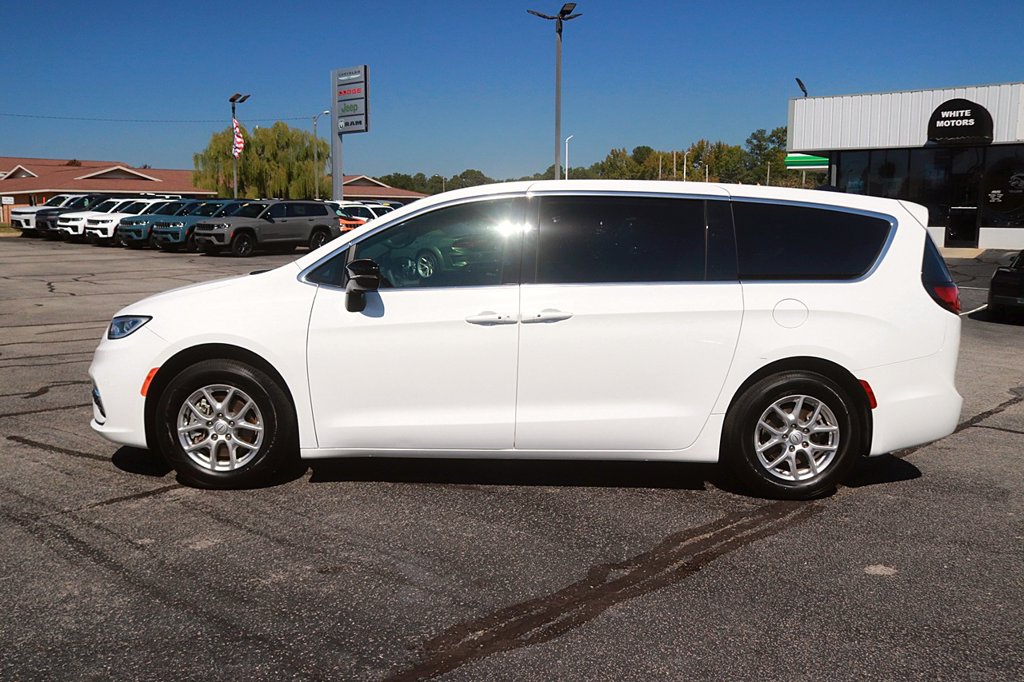 Used 2026 Chrysler Pacifica Select Minivan/Van
