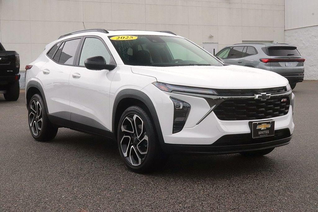 Used 2025 Chevrolet Trax 2RS SUV