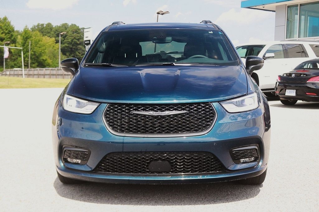Used 2025 Chrysler Pacifica Limited Minivan/Van