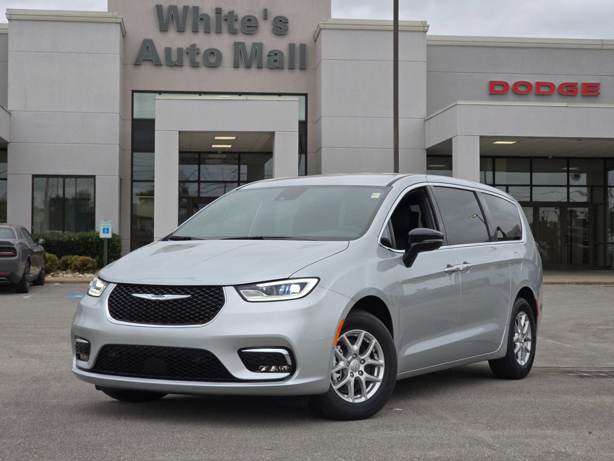 2026 Chrysler Pacifica Passenger Van 