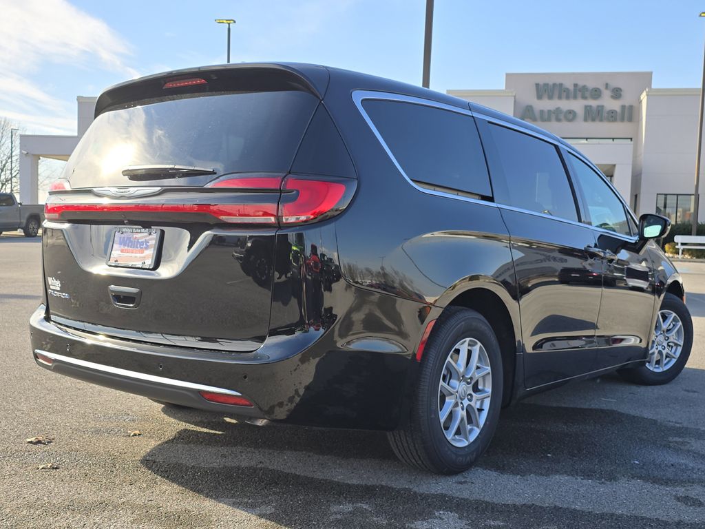 New 2026 Chrysler Pacifica SELECT Passenger Van