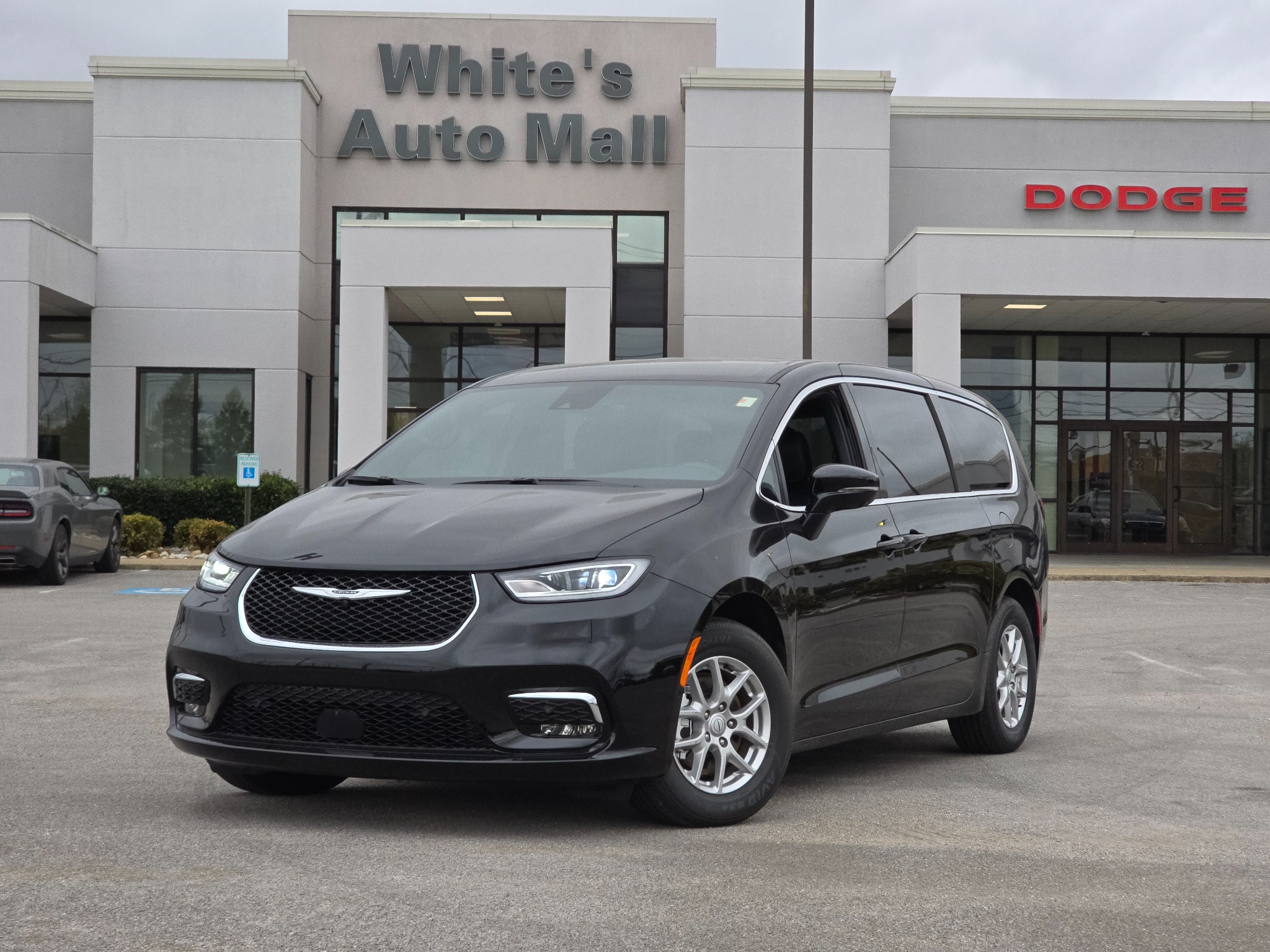 2026 Chrysler Pacifica Passenger Van 
