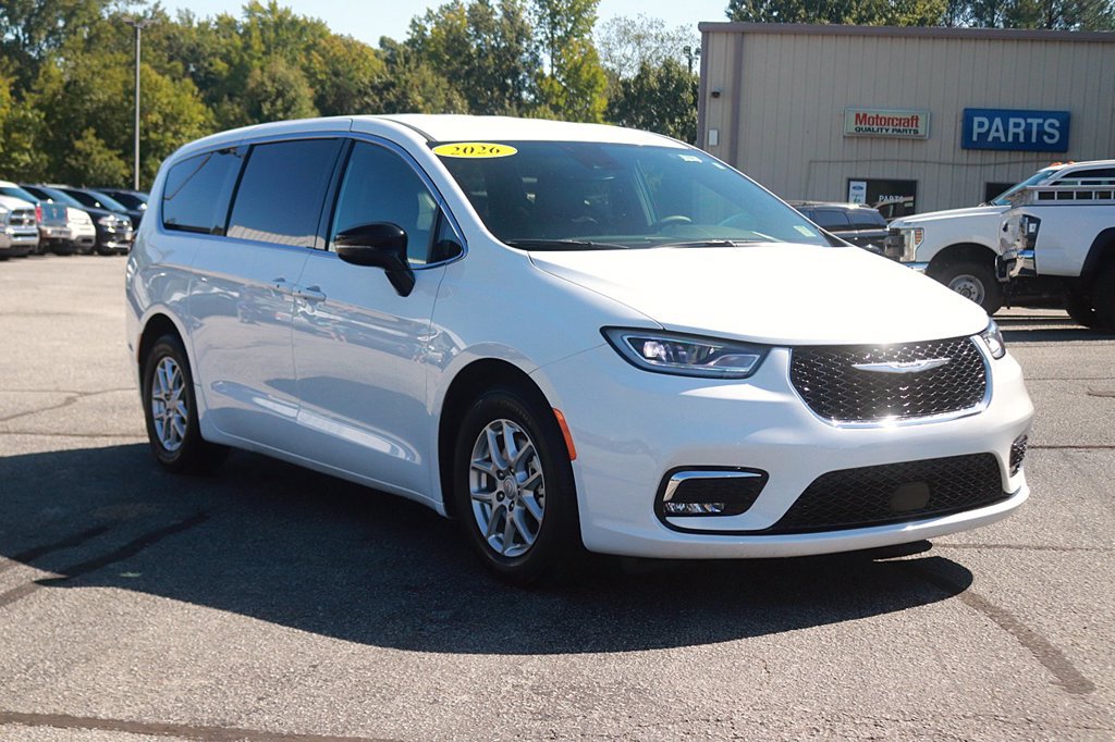 Used 2026 Chrysler Pacifica Select