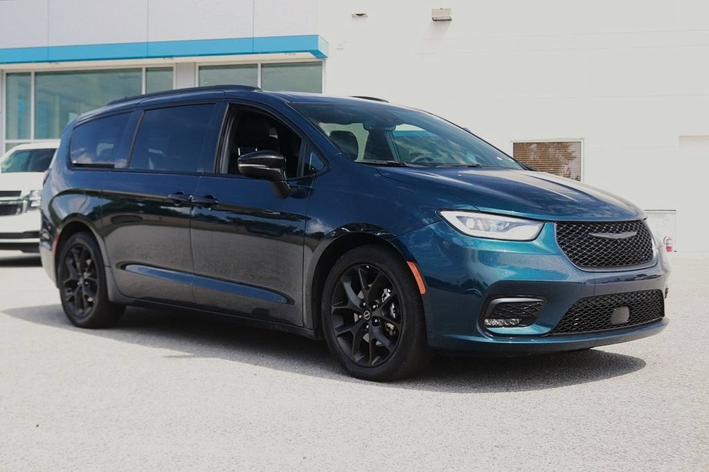 Used 2025 Chrysler Pacifica Limited