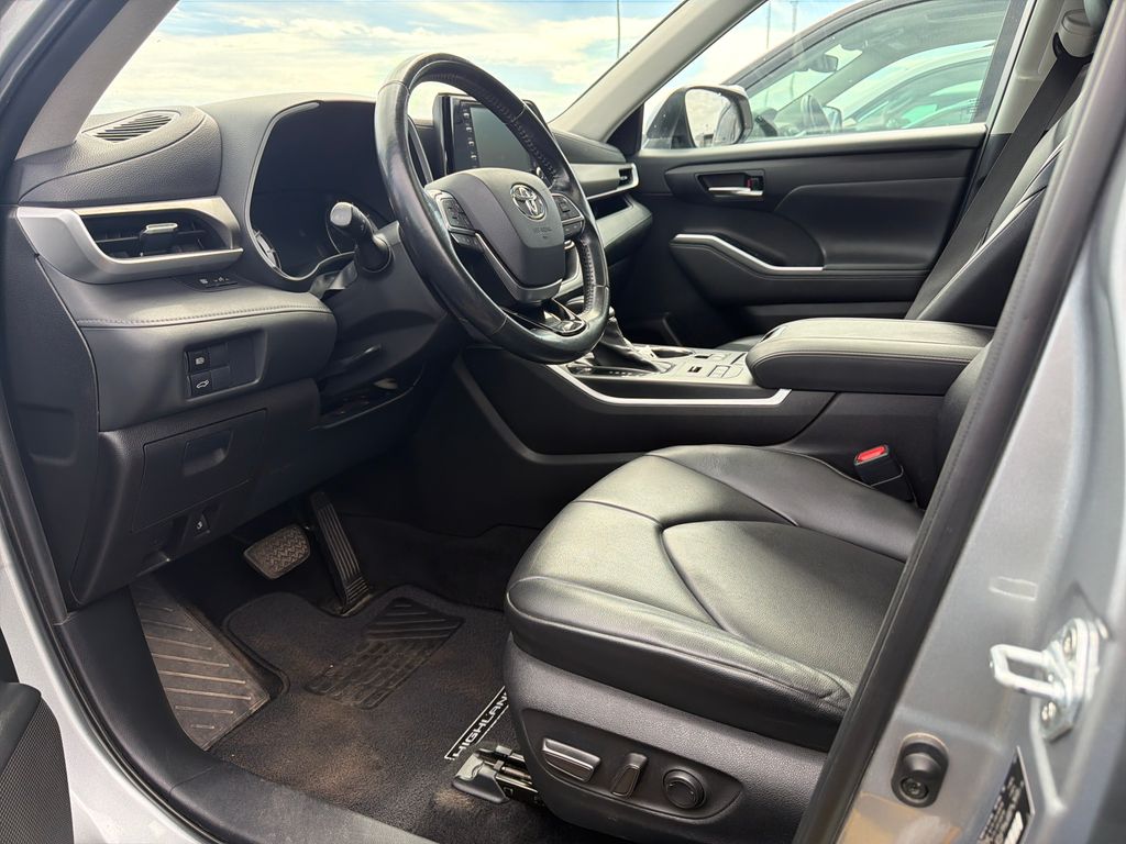 Used 2021 Toyota Highlander XLE SUV