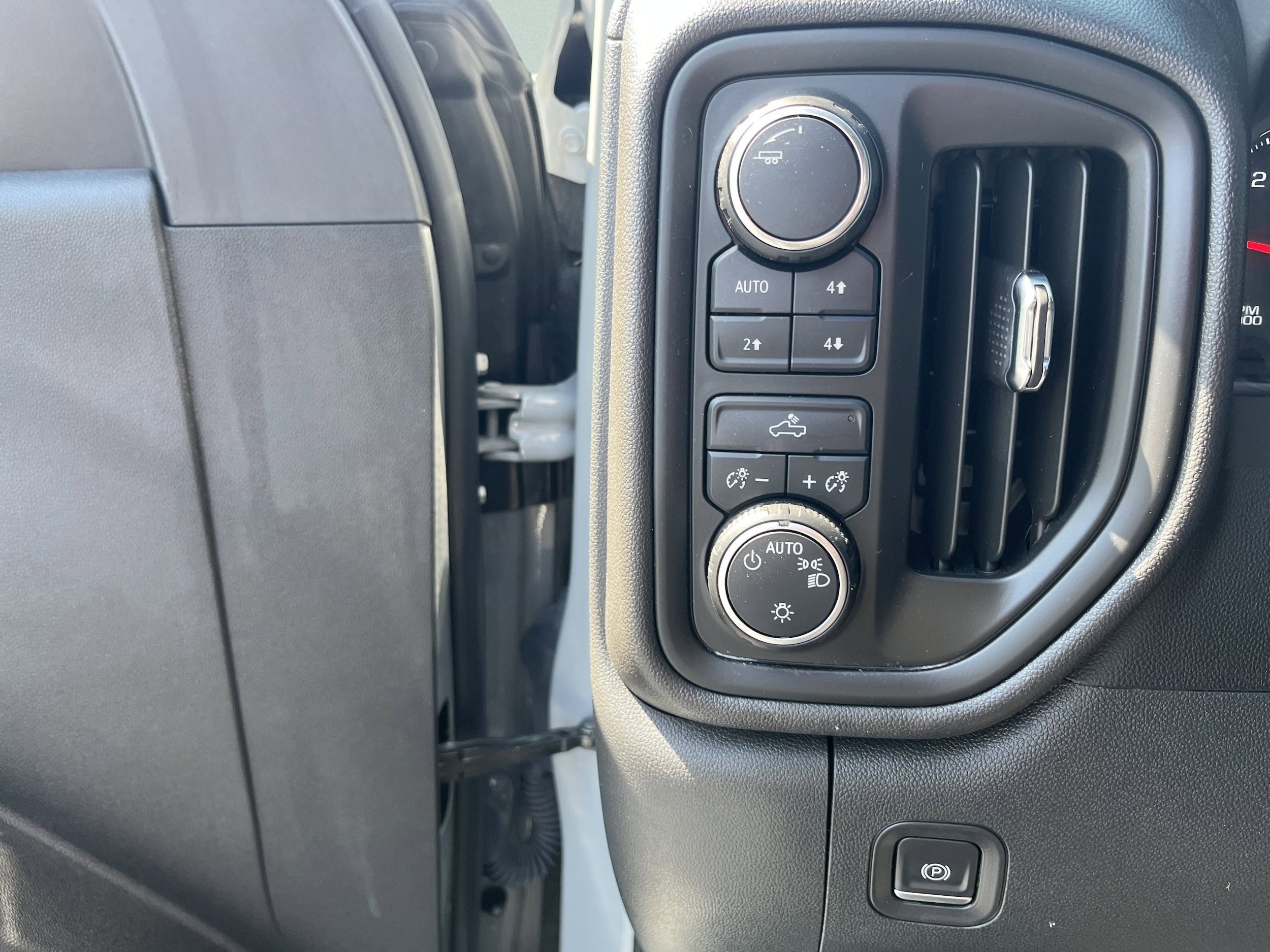 2024 Chevrolet Silverado 1500 Custom - Photo 16