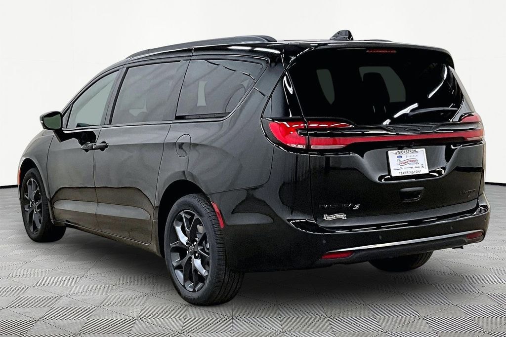 New 2027 Chrysler Pacifica Limited Passenger Van