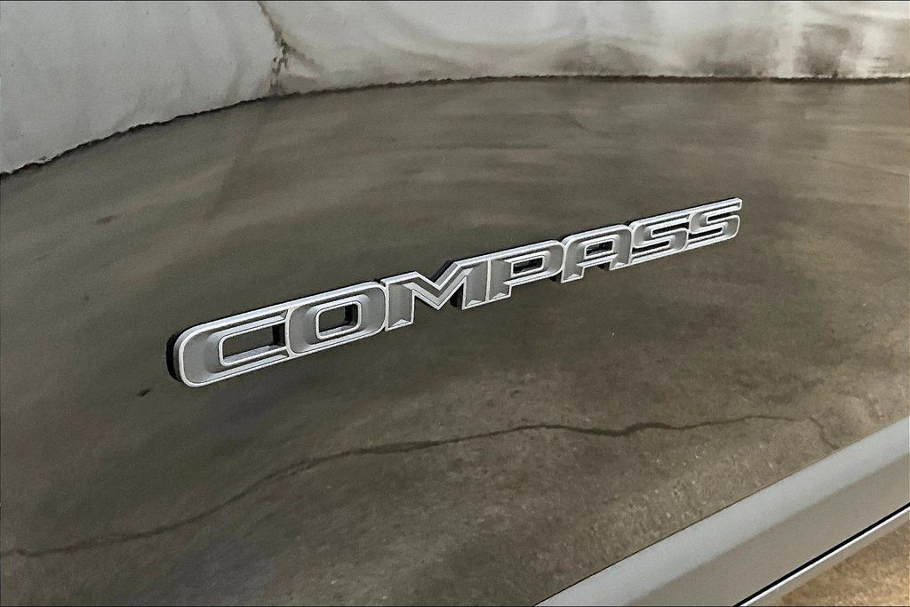 2026 Jeep Compass Latitude Altitude - Photo 11