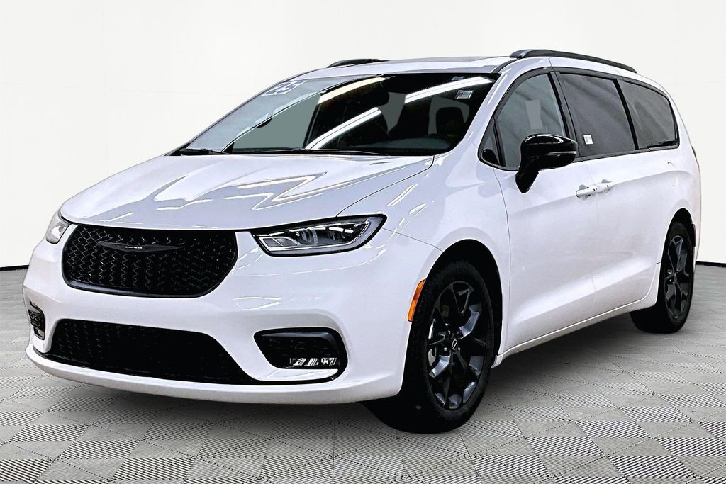 2025 Chrysler Pacifica Limited Van Passenger Van
