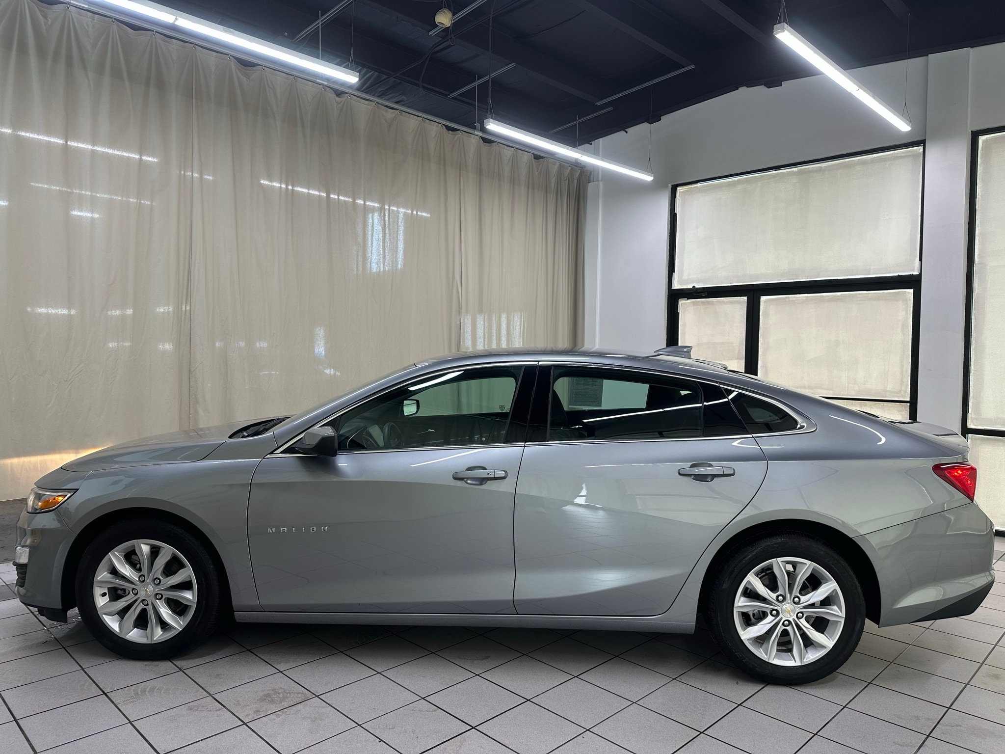 2025 Chevrolet Malibu 1LT - Photo 10