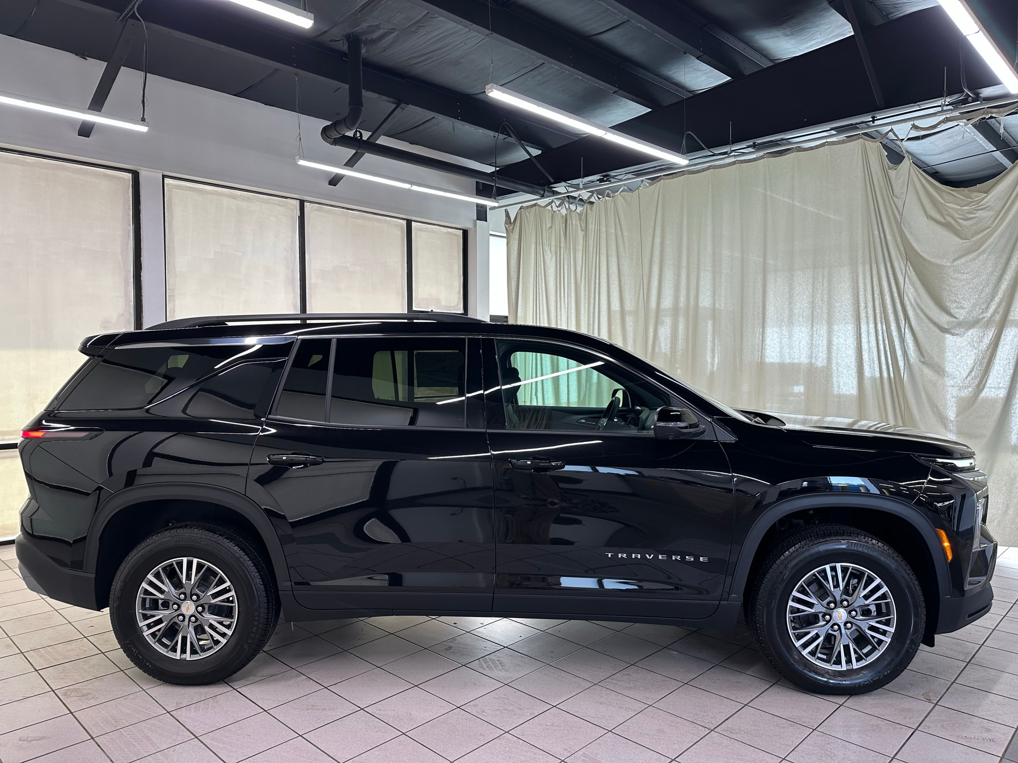 2027 Chevrolet Traverse LT - Photo 3