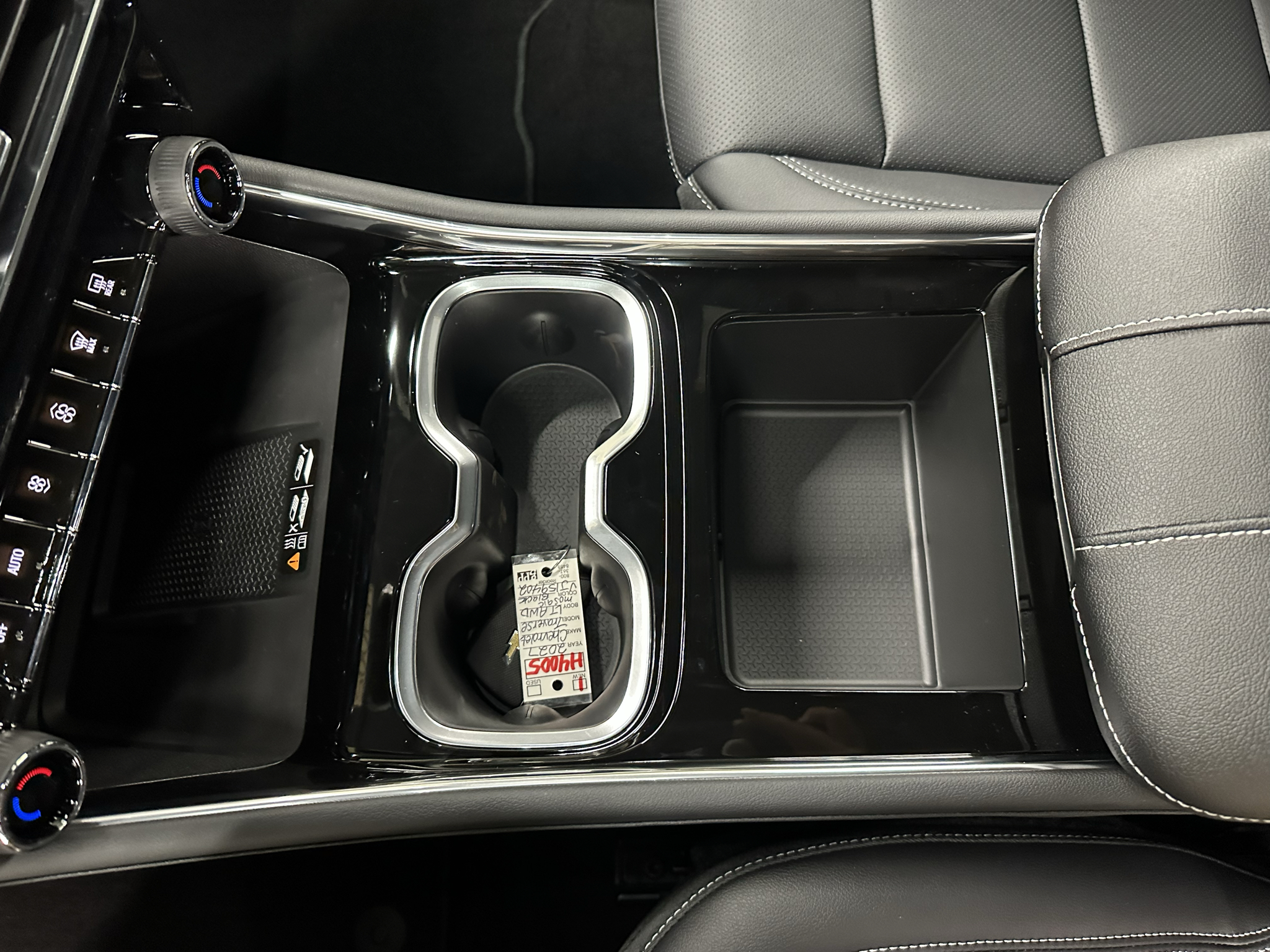 2027 Chevrolet Traverse LT - Photo 32