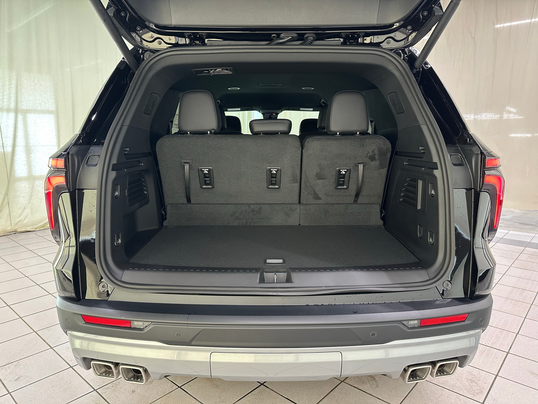 2027 Chevrolet Traverse LT - Photo 8
