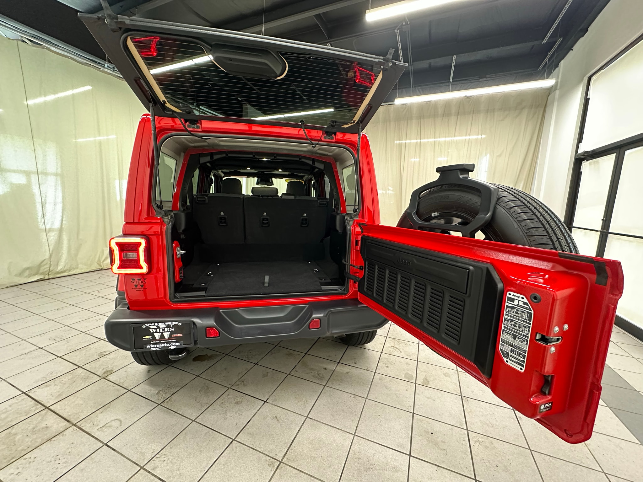 2025 Jeep Wrangler 4xe Sahara 4XE - Photo 10