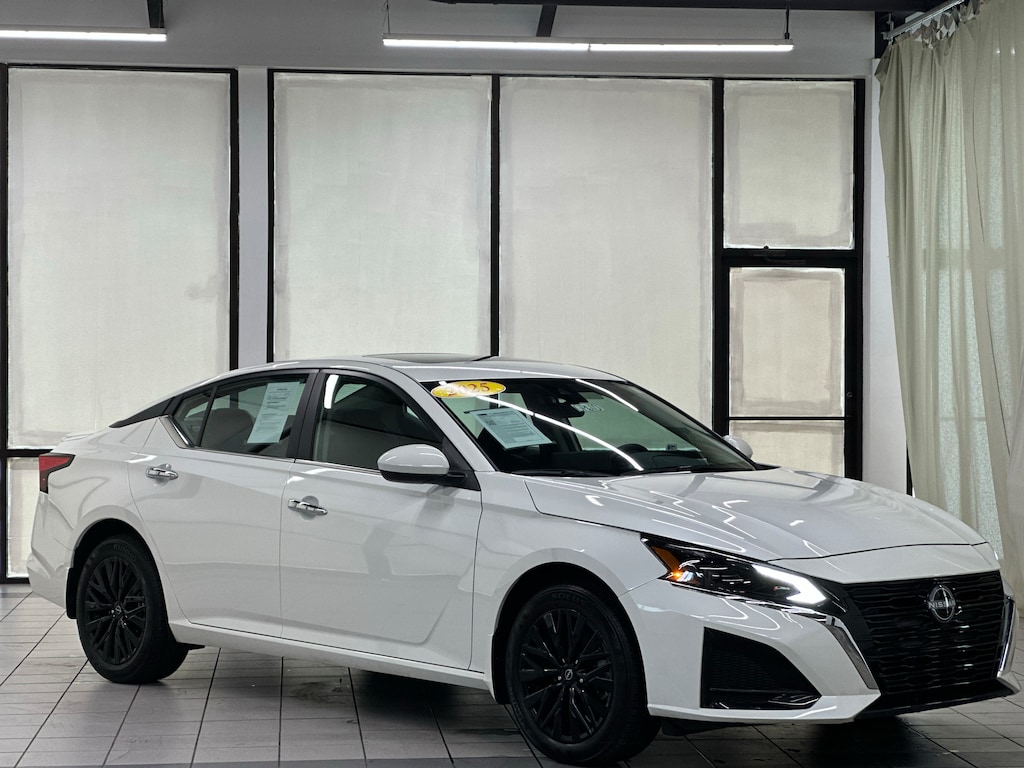 Used 2025 Nissan Altima SV Sedan