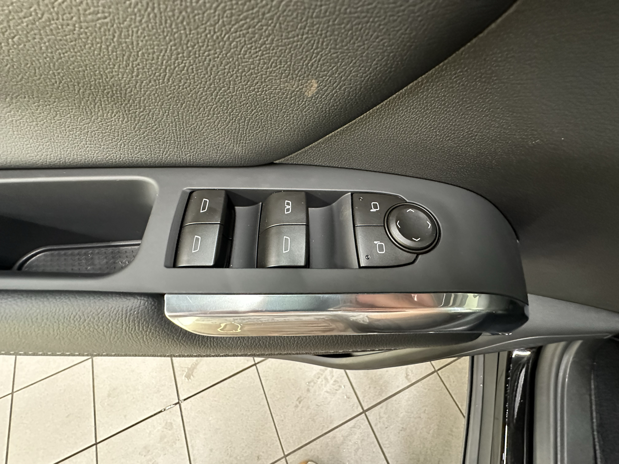 2027 Chevrolet Traverse LT - Photo 23