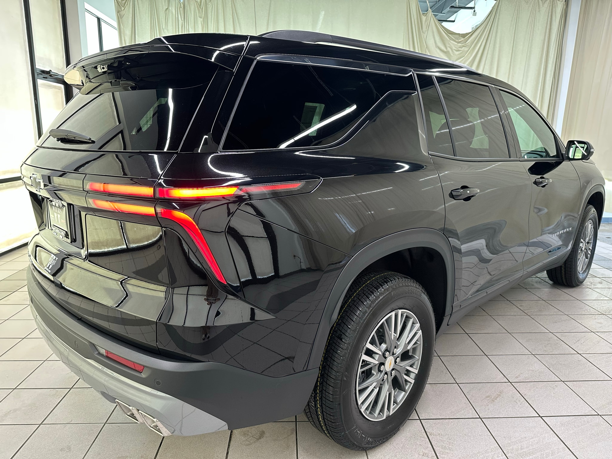 2027 Chevrolet Traverse LT - Photo 5