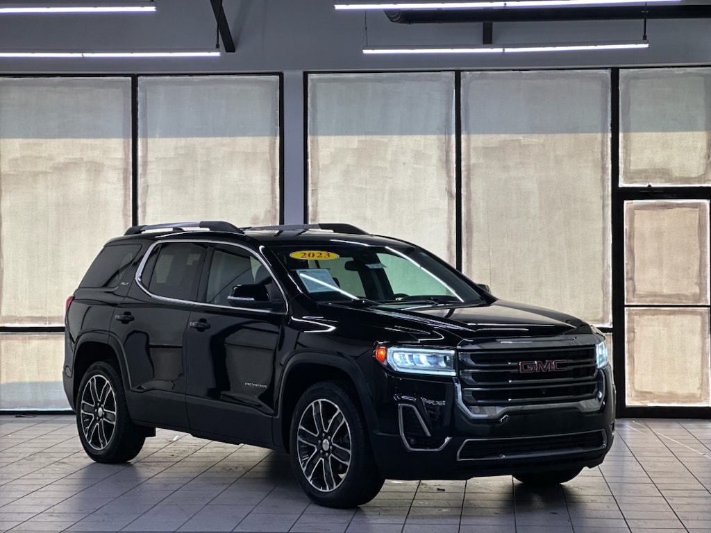 2023 GMC Acadia SLT