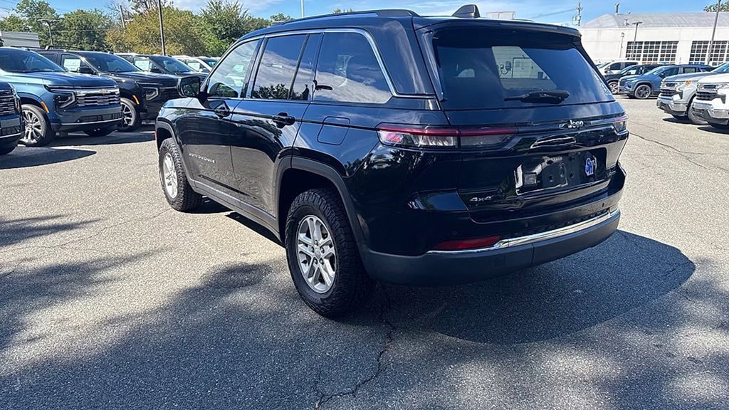 Used 2023 Jeep Grand Cherokee Laredo 4x4 SUV