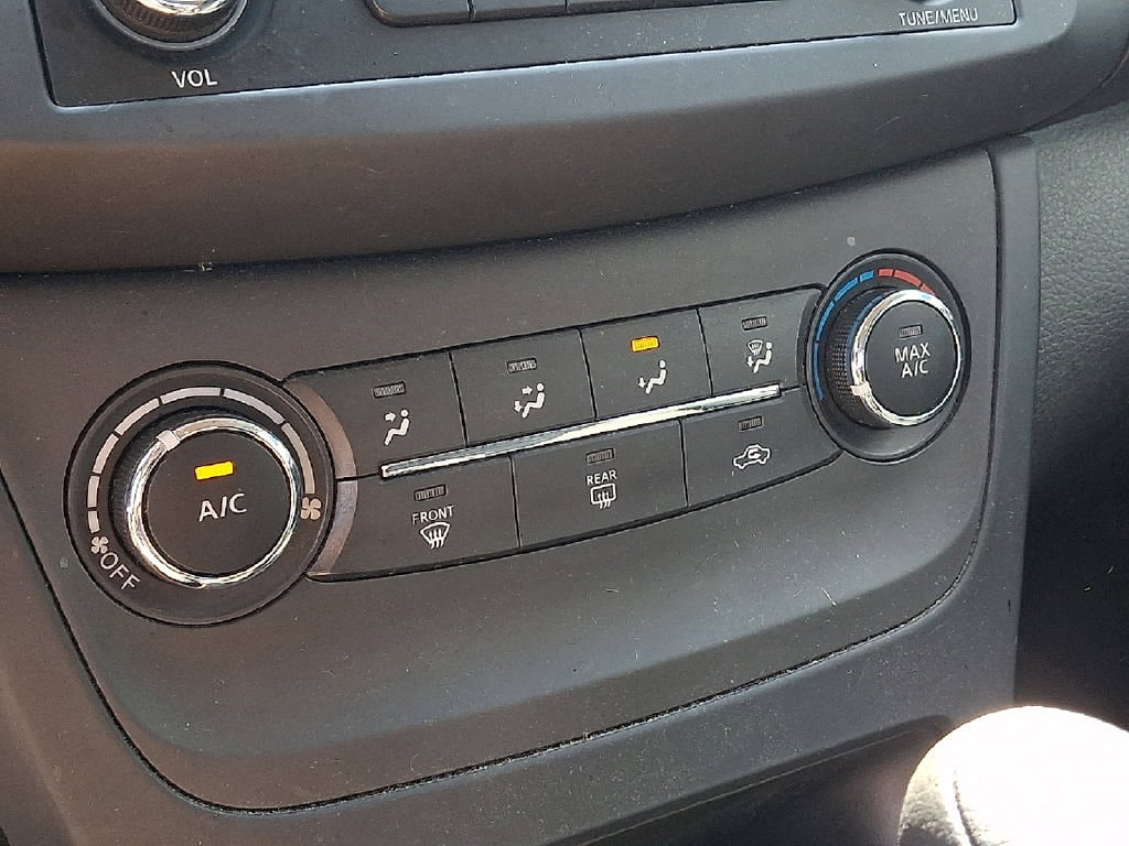 2017 Nissan Sentra S - Photo 14