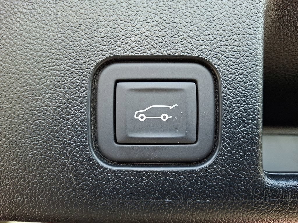 2025 Chevrolet Equinox EV RS - Photo 28