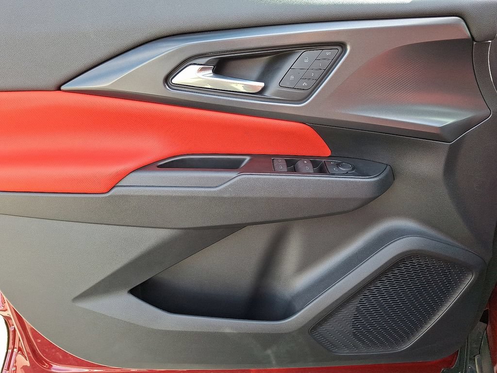 2025 Chevrolet Equinox EV RS - Photo 11