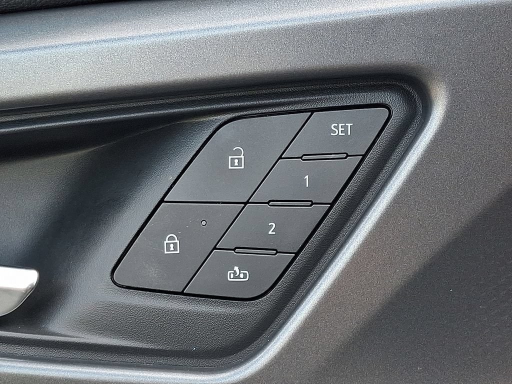 2025 Chevrolet Equinox EV RS - Photo 25
