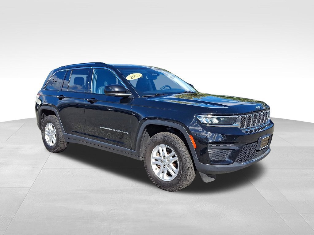 2023 Jeep Grand Cherokee Laredo 4x4 SUV