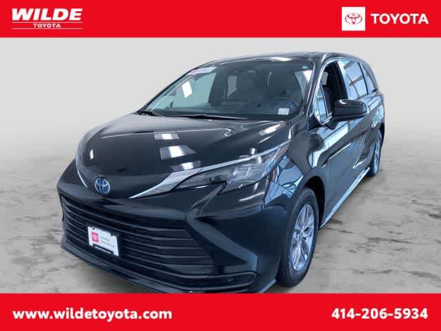 Shop 2025 Toyota Sienna LE Mini-van, Passenger For Sale Milwaukee, Wisconsin
