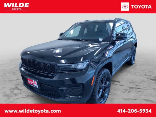 Shop 2022 Jeep Grand Cherokee Altitude Sport Utility For Sale Milwaukee, Wisconsin