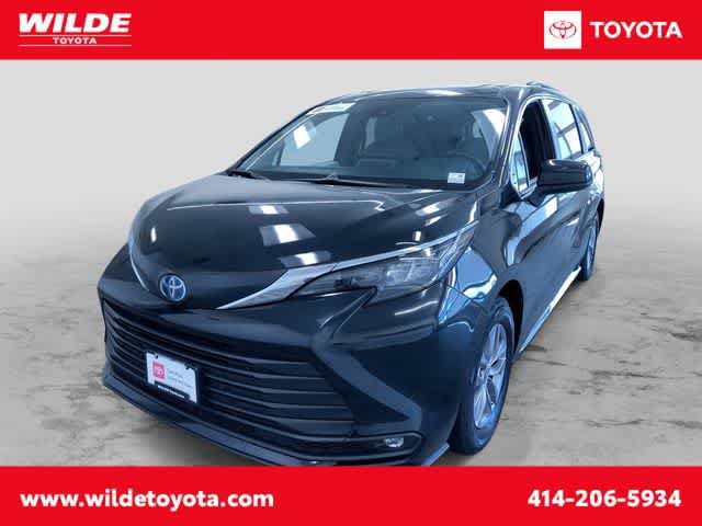 Shop 2025 Toyota Sienna XLE Mini-van, Passenger For Sale Milwaukee, Wisconsin