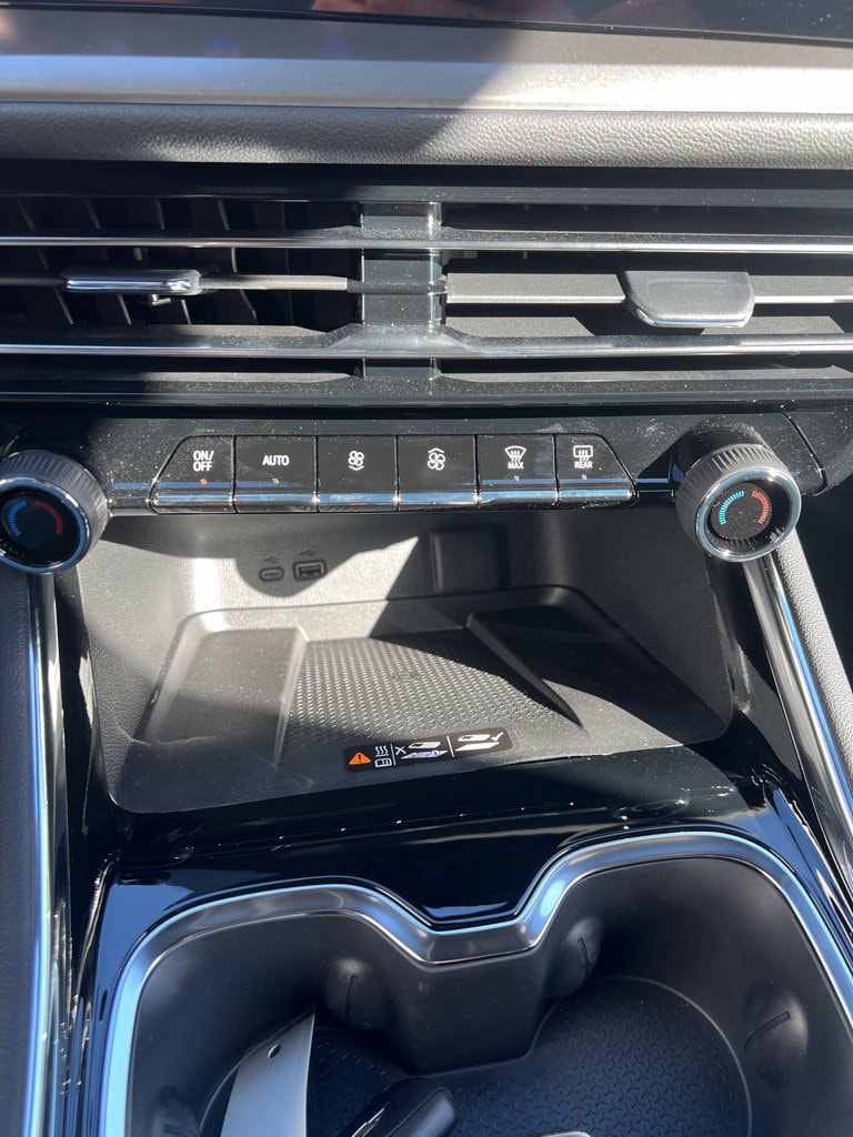 2025 Chevrolet Traverse LT - Photo 13