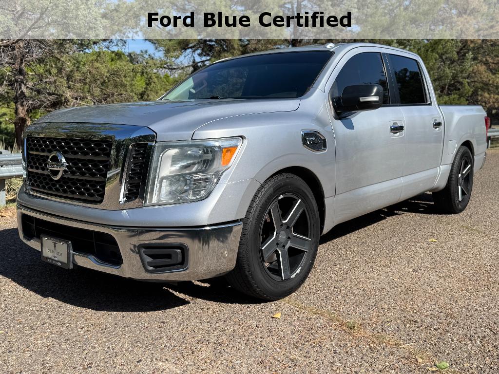 2017 Nissan Titan SV