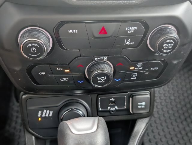 2022 Jeep Renegade Latitude - Photo 24