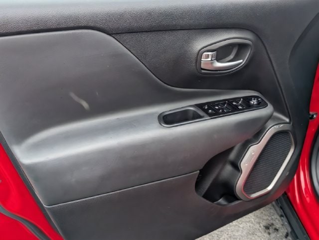 2022 Jeep Renegade Latitude - Photo 10
