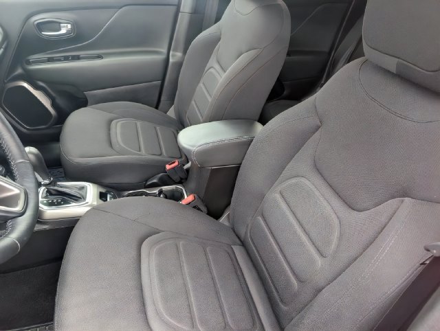 2022 Jeep Renegade Latitude - Photo 13