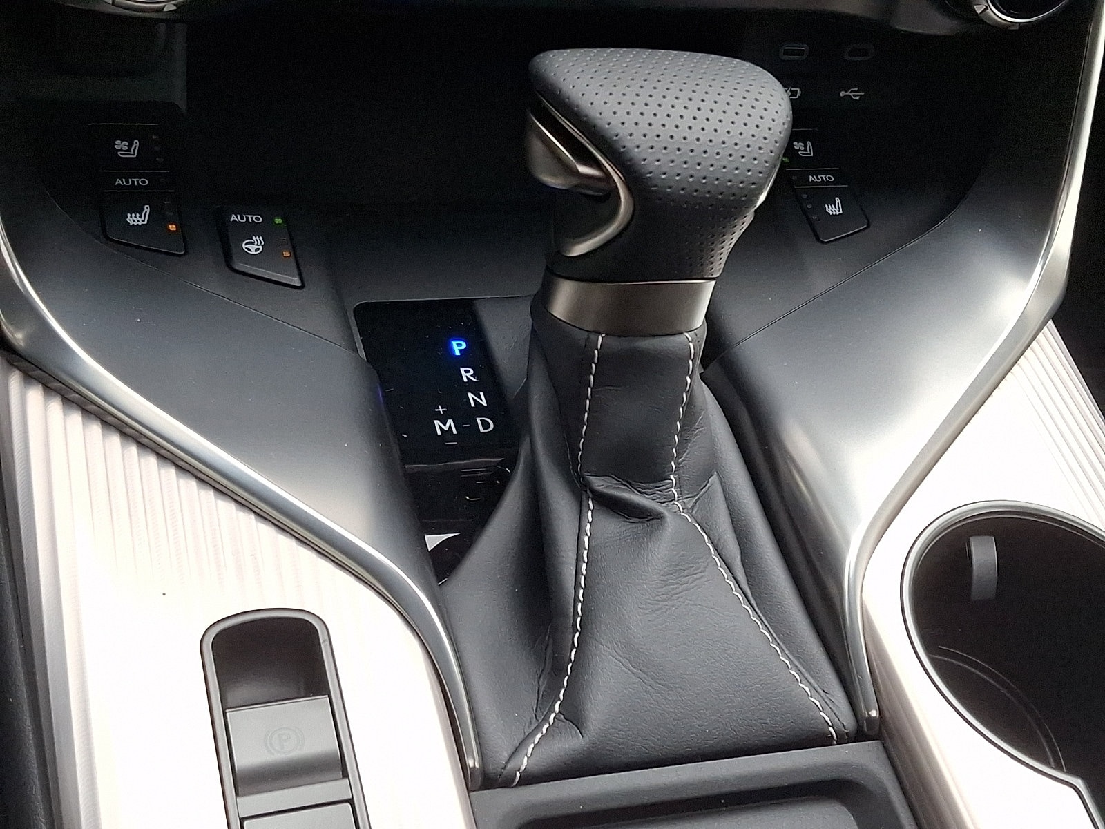 2026 Lexus LX 600 F-Sport - Photo 8