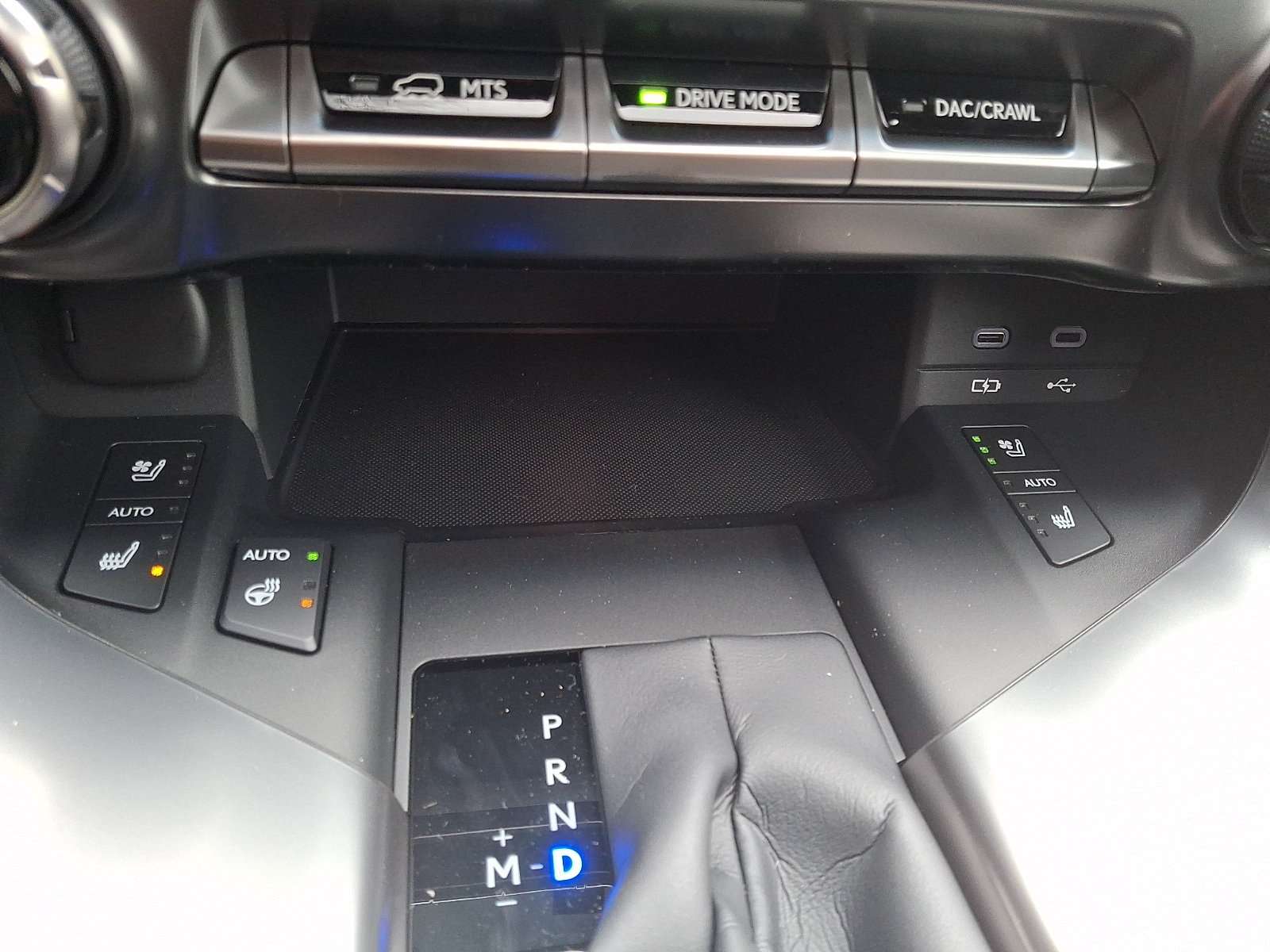 2026 Lexus LX 600 F-Sport - Photo 12