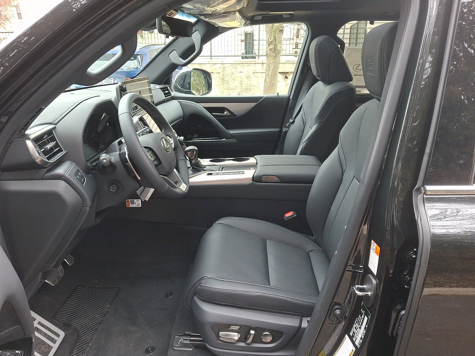 2026 Lexus LX 600 F-Sport - Photo 6