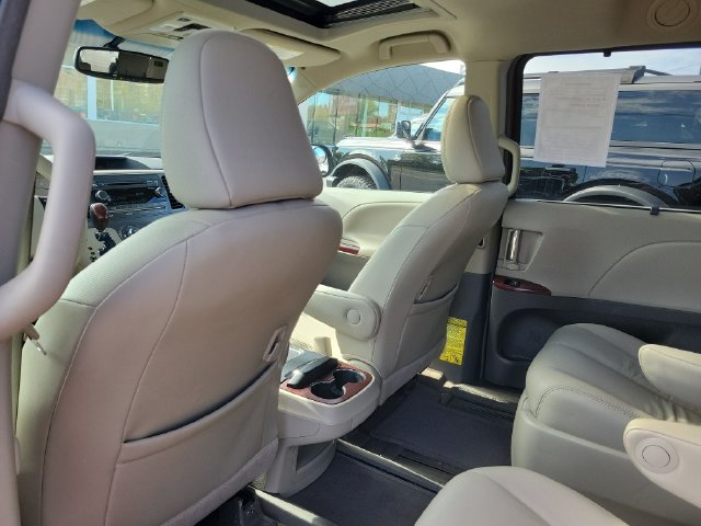 2014 Toyota Sienna XLE - Photo 25