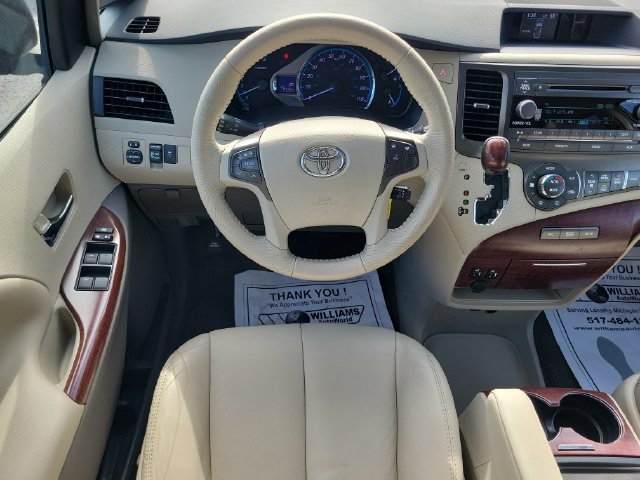 2014 Toyota Sienna XLE - Photo 26