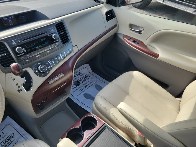 2014 Toyota Sienna XLE - Photo 27