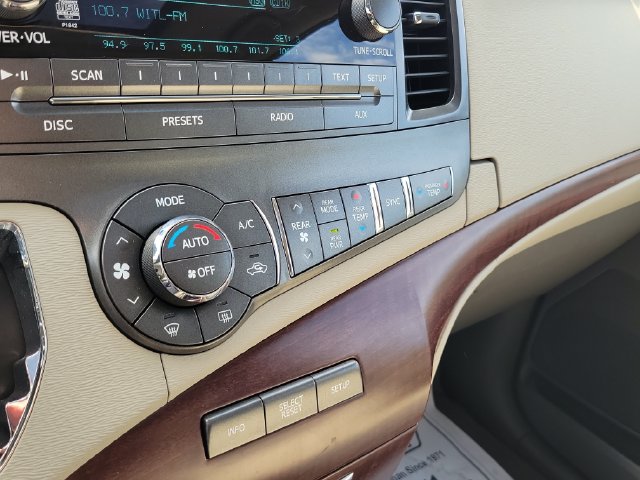2014 Toyota Sienna XLE - Photo 20