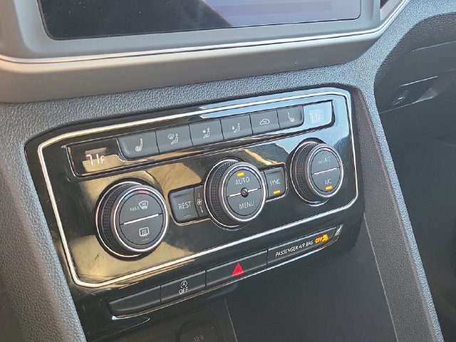 2023 Volkswagen Atlas SE w/Tech - Photo 18